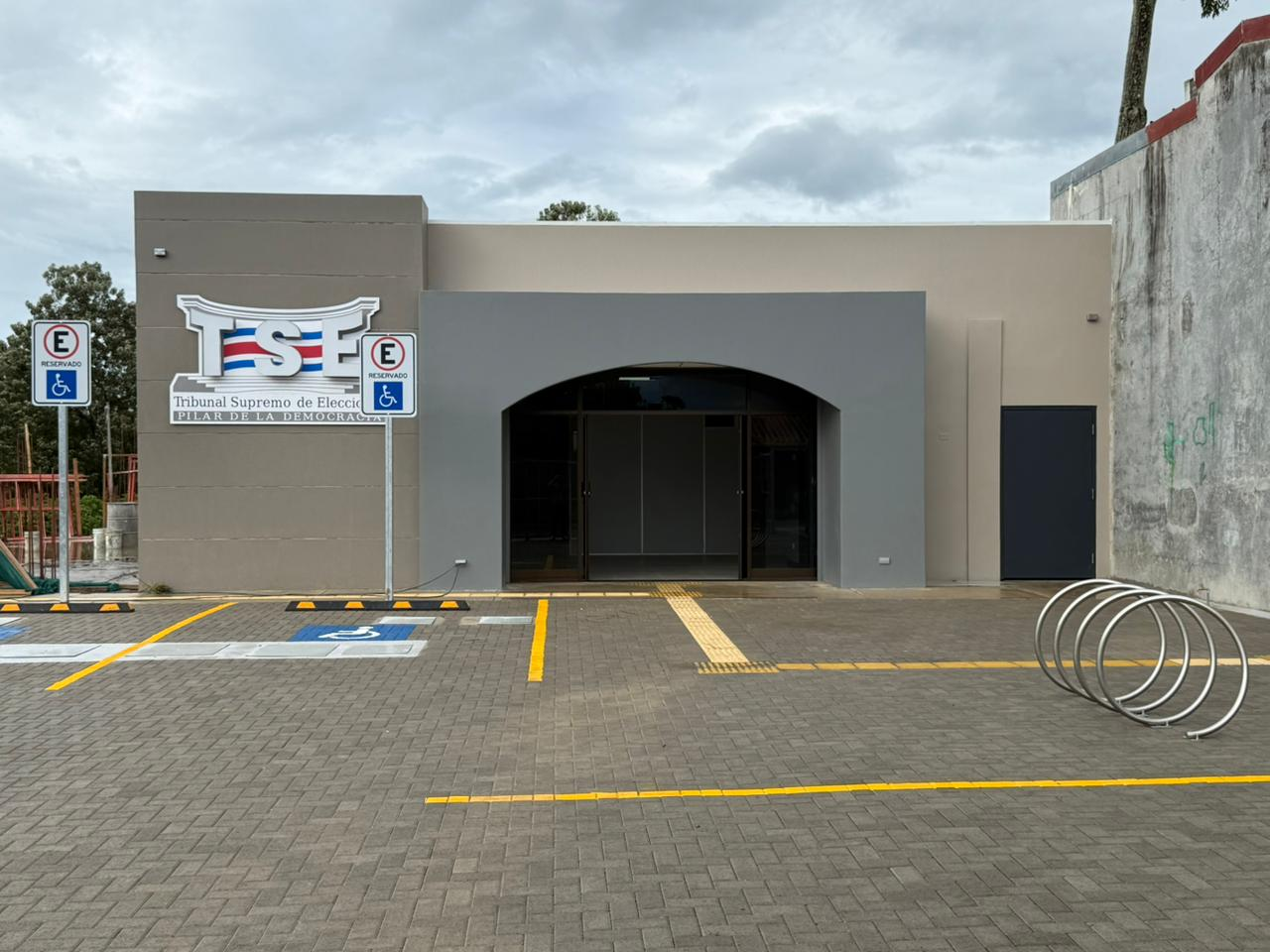 Fachada de la oficina del Registro Civil en Los Chiles, Costa Rica
