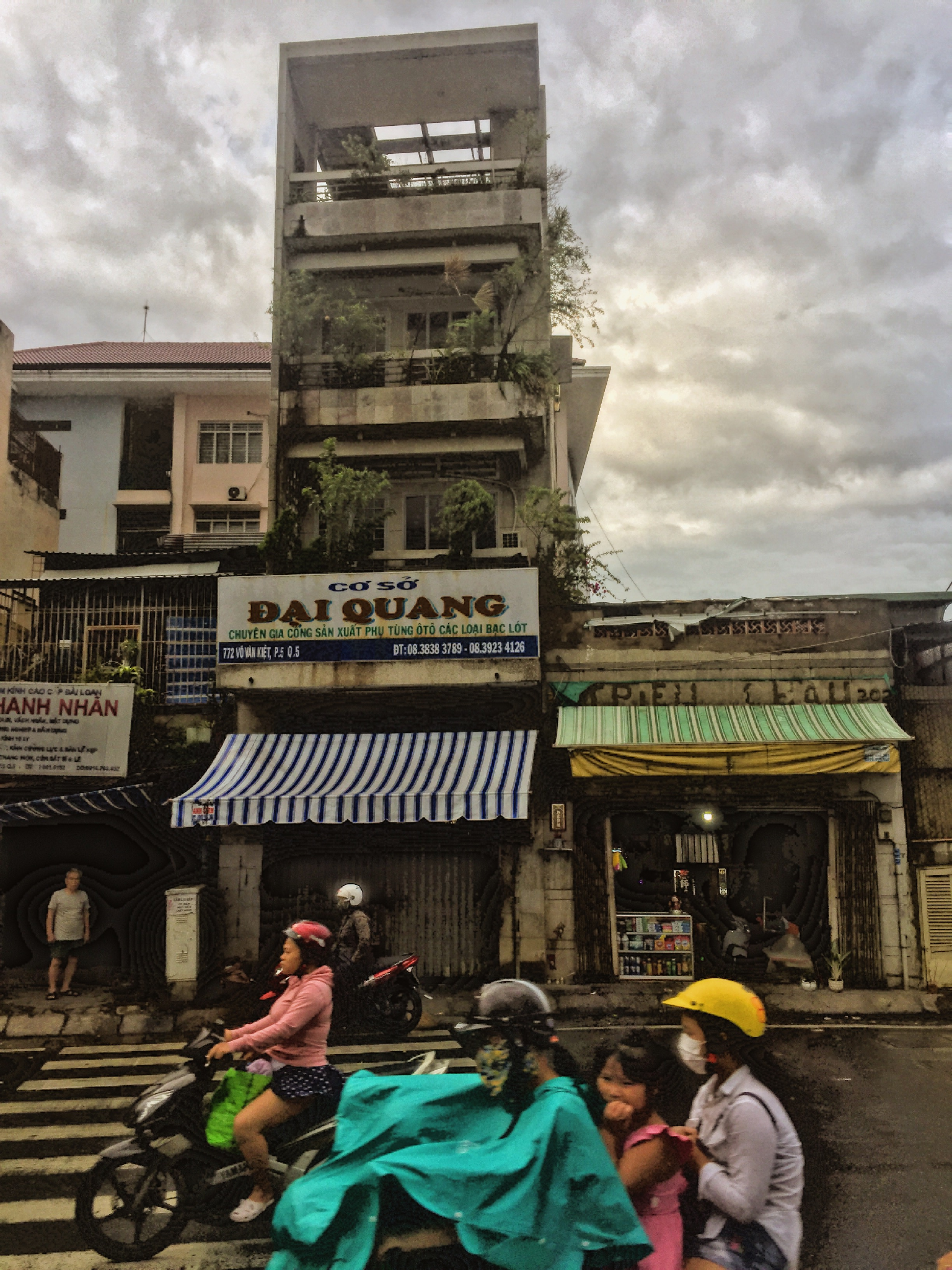 772 Võ Văn Kiệt — Vietnamese modernist architecture. Created by Pham Phu Vinh.