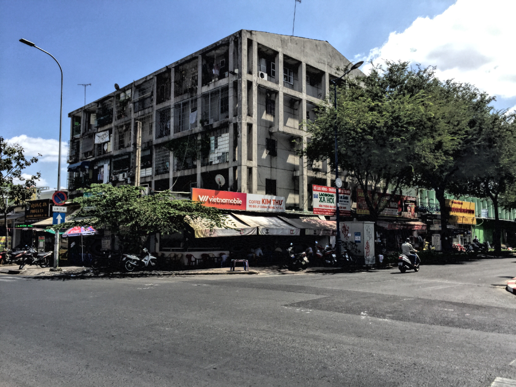 193 Lý Chính Thắng — Vietnamese modernist architecture. Created by Pham Phu Vinh.