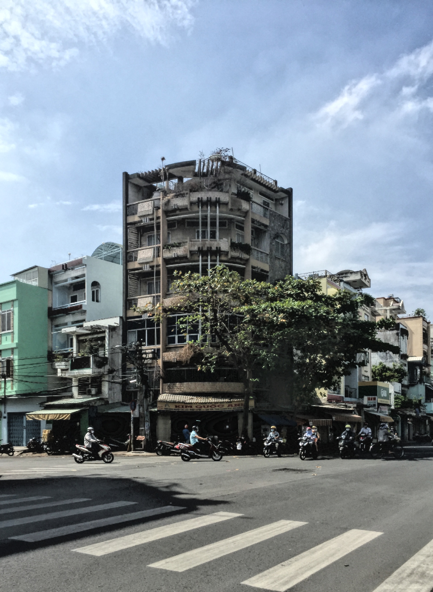 277A Trần Quý — Vietnamese modernist architecture. Created by Pham Phu Vinh.