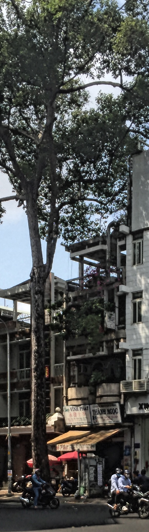 227 Trần Bình Trọng — Vietnamese modernist architecture. Created by Pham Phu Vinh.