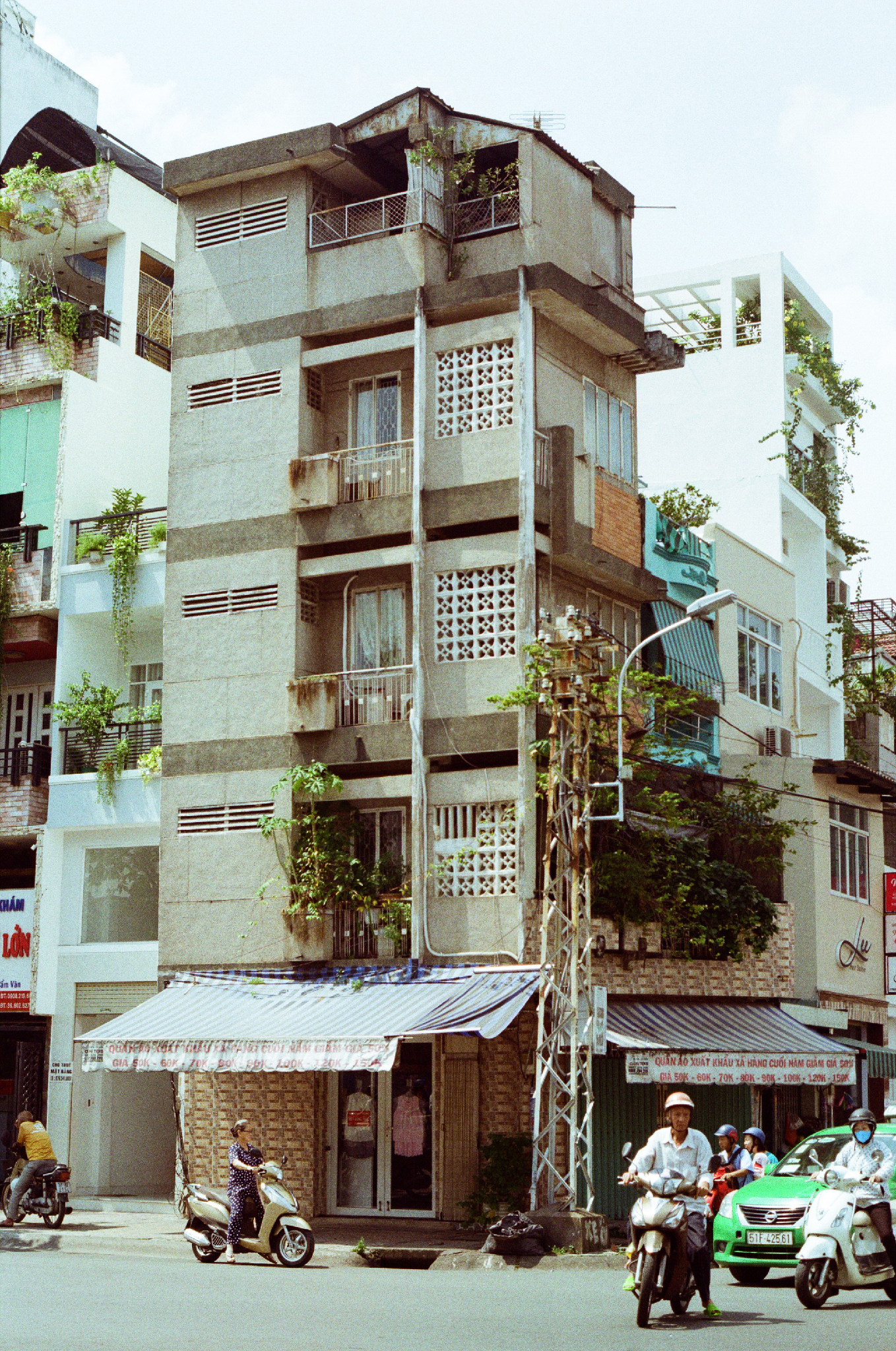106E(?) Nguyễn Văn Cừ — Vietnamese modernist architecture. Created by Pham Phu Vinh.