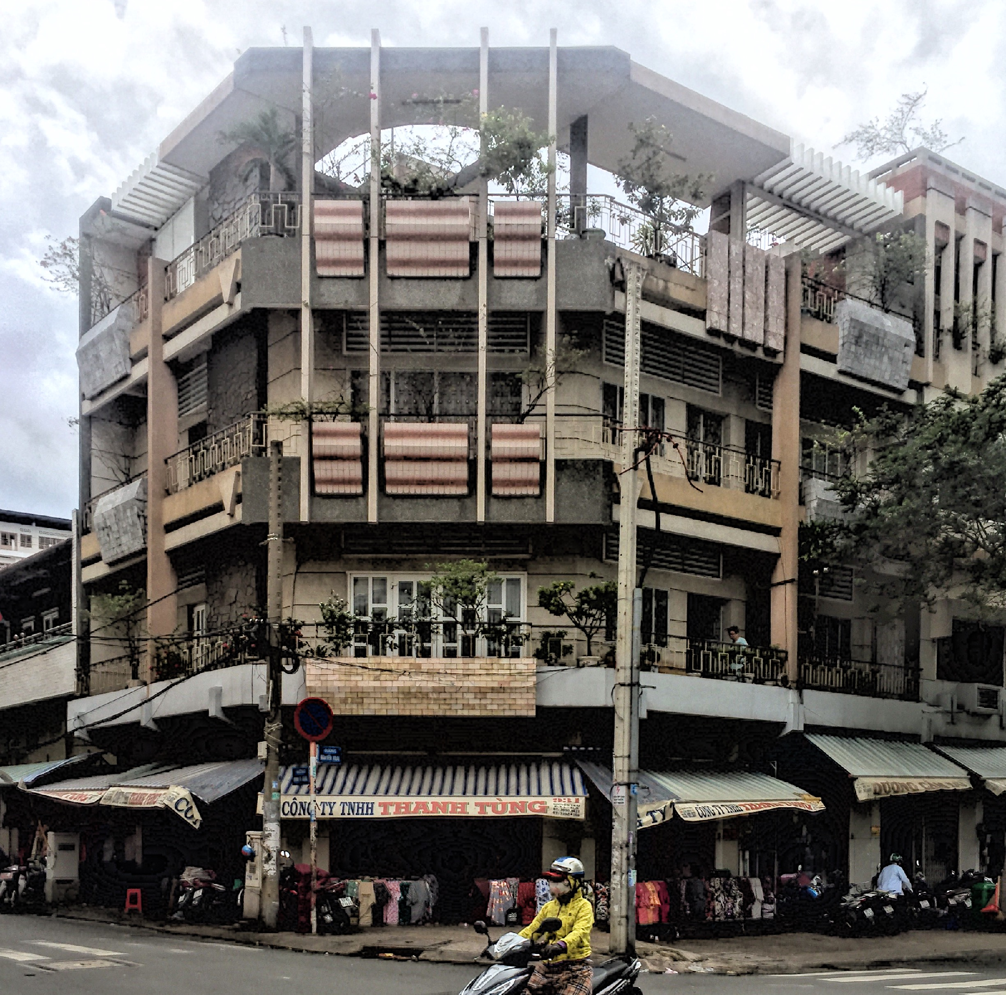 931 Nguyễn Trãi — Vietnamese modernist architecture. Created by Pham Phu Vinh.