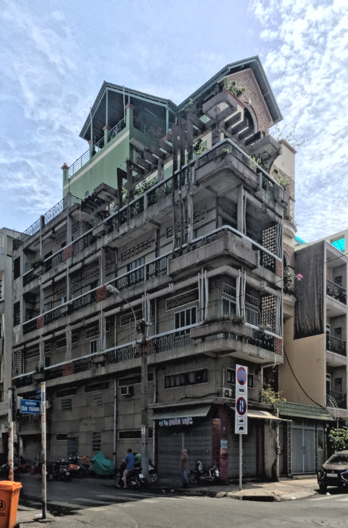 38 Tân Thành — Vietnamese modernist architecture. Created by Pham Phu Vinh.